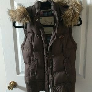 🛍 Hollister Vest